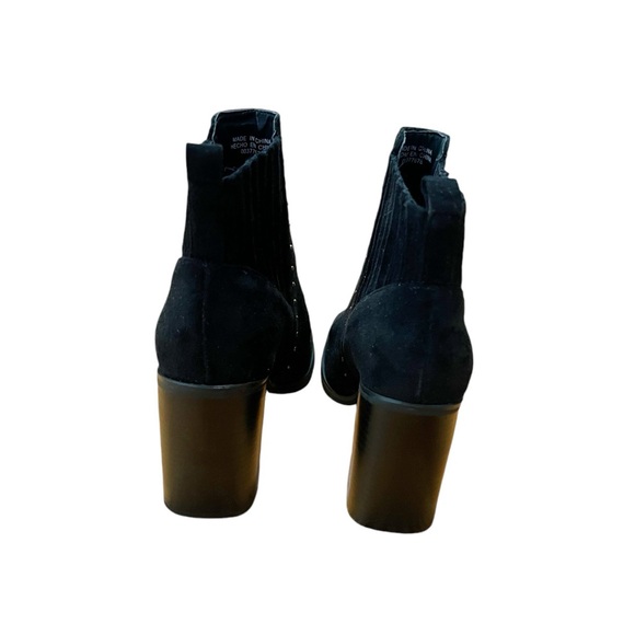 Forever 21 Black Suede Ankle Boots - Picture 4 of 5